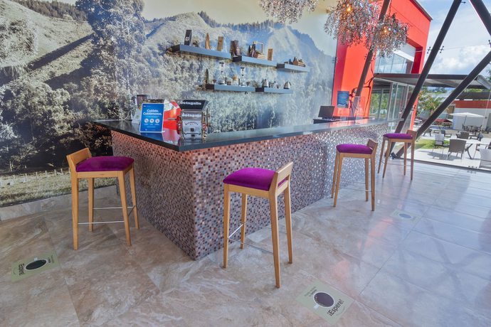 Imagen del bar/restaurante del Hotel Sonesta Pereira. Foto 4