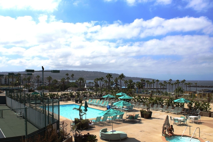 Imagen de la piscina del Hotel Sonesta Redondo Beach and Marina. Foto 18