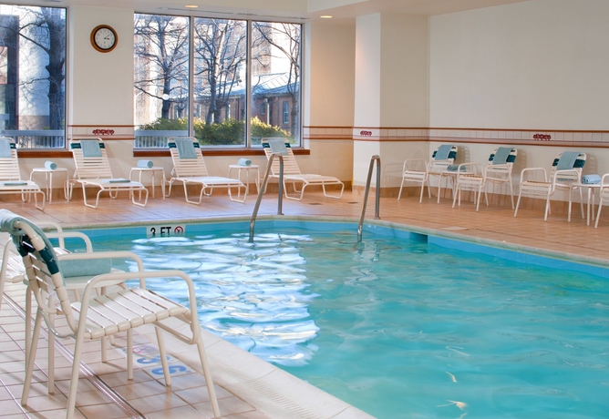 Imagen de la piscina del Hotel Sonesta Select Arlington Rosslyn. Foto 15