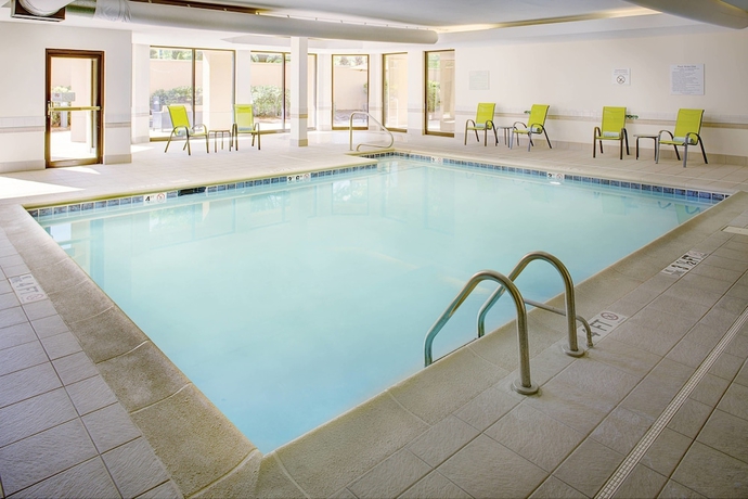 Imagen de la piscina del Hotel Sonesta Select Birmingham. Foto 19