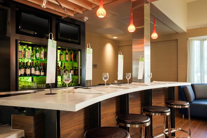 Imagen del bar/restaurante del Hotel Sonesta Select Huntington Beach Fountain Valley. Foto 3