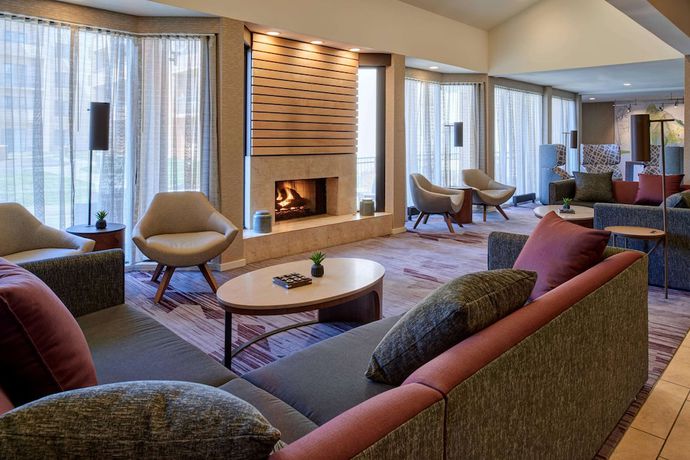 Imagen de los interiores del Hotel Sonesta Select Indianapolis Carmel. Foto 15