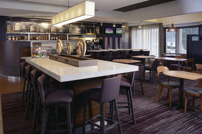 Imagen del bar/restaurante del Hotel Sonesta Select Kansas City South Overland Park. Foto 3