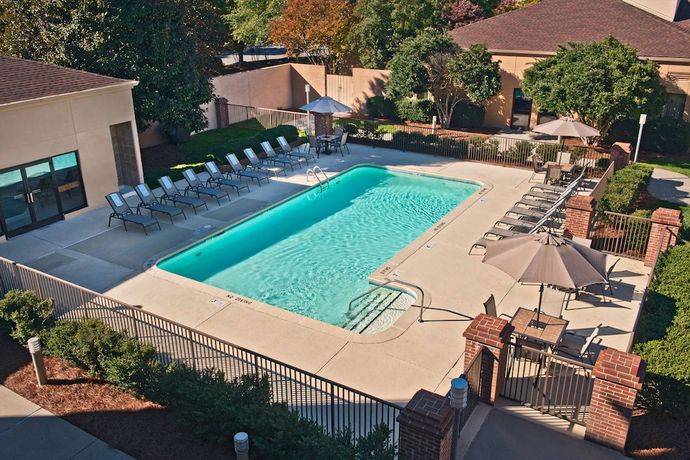 Imagen de la piscina del Hotel Sonesta Select Raleigh Durham Airport Morrisville. Foto 17