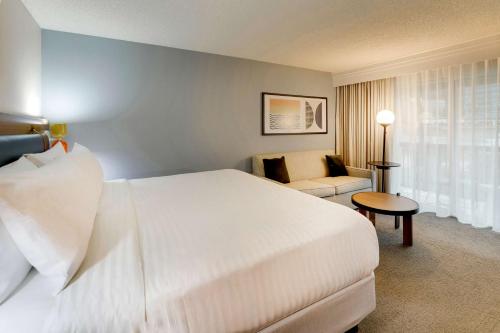 Imagen de la habitación del Hotel Sonesta Select San Francisco Airport Oyster Point Waterfront. Foto 19