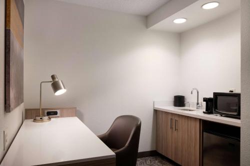 Imagen de la habitación del Hotel Sonesta Select Seattle Renton Suites. Foto 18