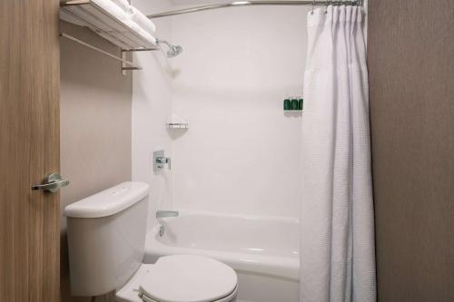 Imagen de la habitación del Hotel Sonesta Select Seattle Renton Suites. Foto 20