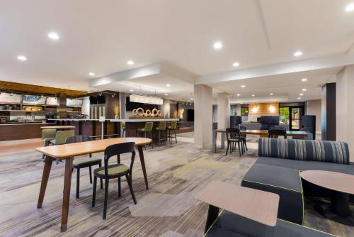 Imagen del bar/restaurante del Hotel Sonesta Select Tempe Downtown. Foto 9