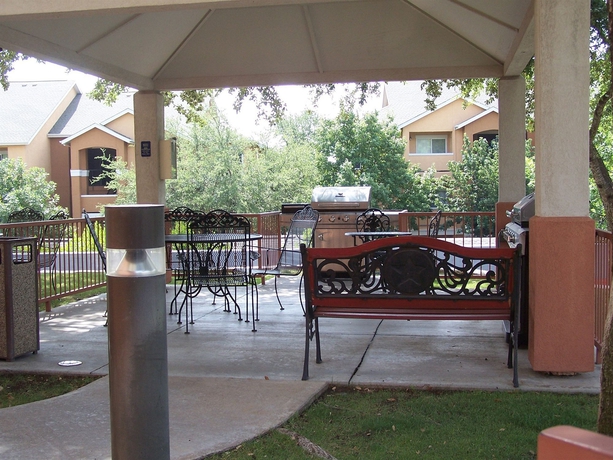 Imagen de los exteriores del Hotel Sonesta Simply Suites Austin The Domain Area. Foto 10