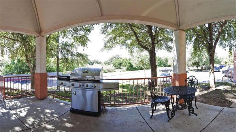 Imagen de los exteriores del Hotel Sonesta Simply Suites Austin The Domain Area. Foto 11