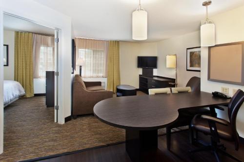 Imagen de la habitación del Hotel Sonesta Simply Suites Birmingham Hoover. Foto 7
