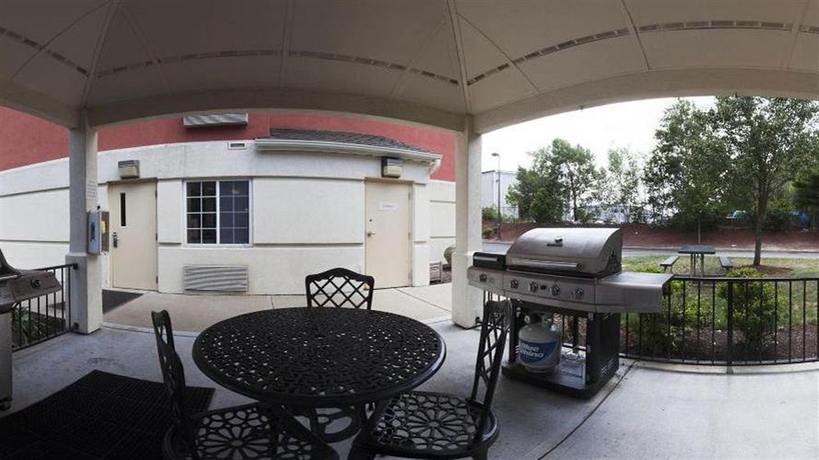 Imagen de los exteriores del Hotel Sonesta Simply Suites Boston Braintree. Foto 11