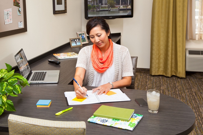 Imagen de la habitación del Hotel Sonesta Simply Suites Charlotte University. Foto 7