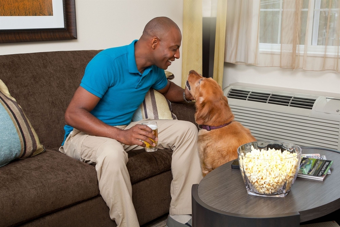 Imagen de los interiores del Hotel Sonesta Simply Suites Charlotte University. Foto 14