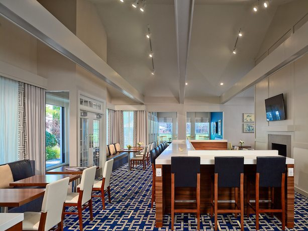 Imagen de los interiores del Hotel Sonesta Simply Suites Cleveland Airport. Foto 16
