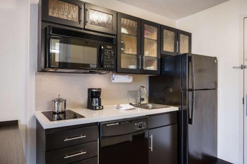 Imagen general del Hotel Sonesta Simply Suites Cleveland North Olmsted Airport. Foto 8