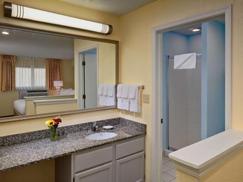Imagen general del Hotel Sonesta Simply Suites Cleveland Westlake. Foto 8