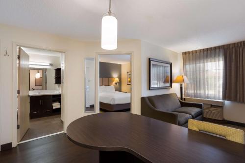Imagen de la habitación del Hotel Sonesta Simply Suites Des Moines. Foto 15
