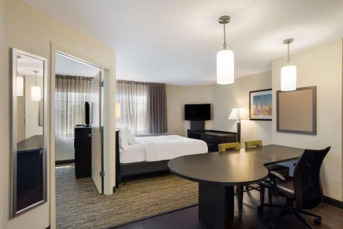 Imagen de la habitación del Hotel Sonesta Simply Suites Des Moines. Foto 18