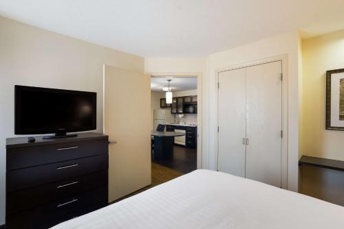 Imagen de la habitación del Hotel Sonesta Simply Suites Des Moines. Foto 19