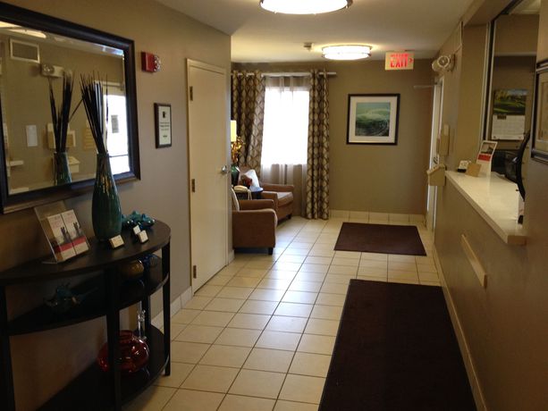 Imagen de los interiores del Hotel Sonesta Simply Suites Detroit Ann Arbor. Foto 11