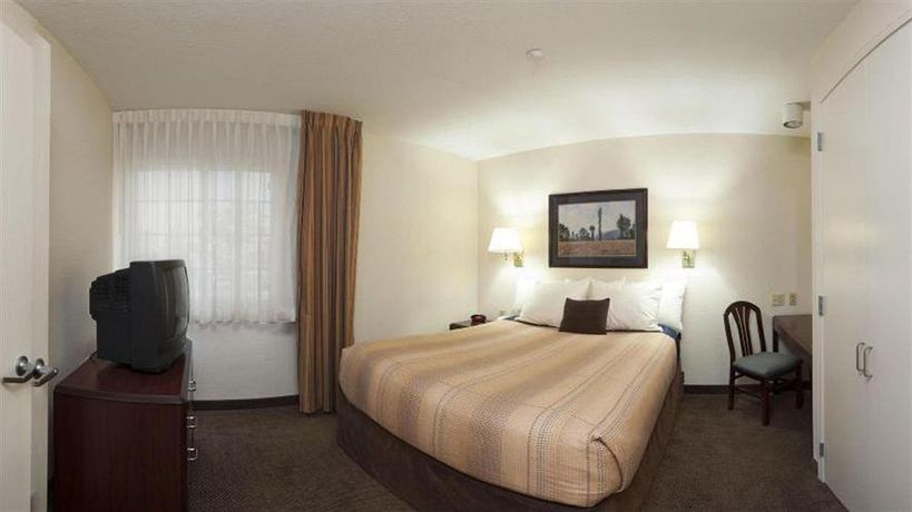 Imagen de los exteriores del Hotel Sonesta Simply Suites Detroit Ann Arbor. Foto 9