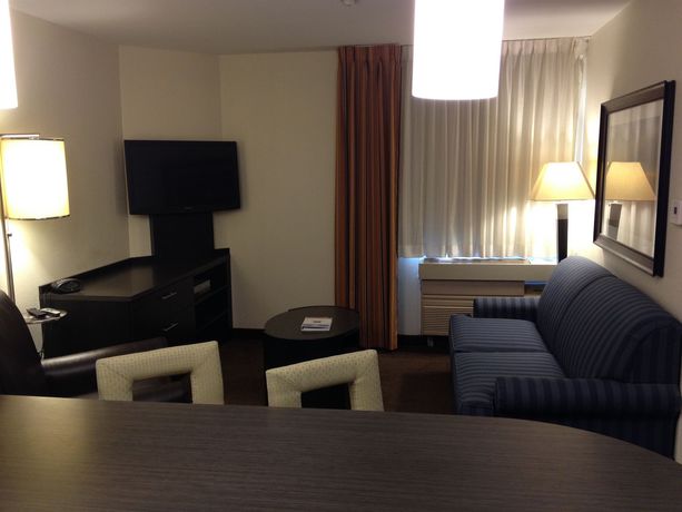 Imagen de los interiores del Hotel Sonesta Simply Suites Detroit Ann Arbor. Foto 16