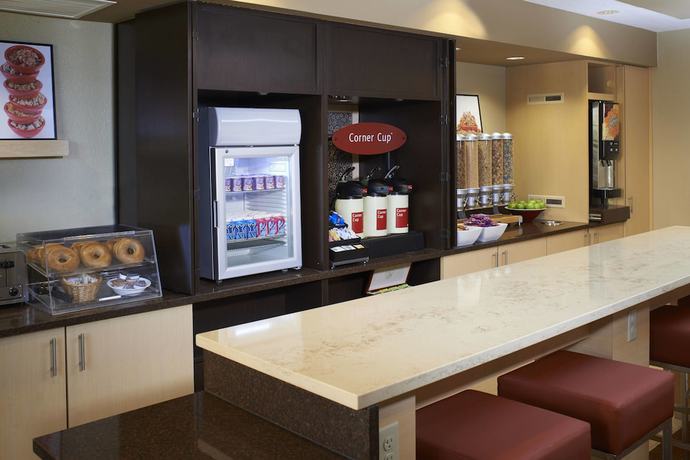 Imagen de los interiores del Hotel Sonesta Simply Suites Detroit Novi. Foto 9