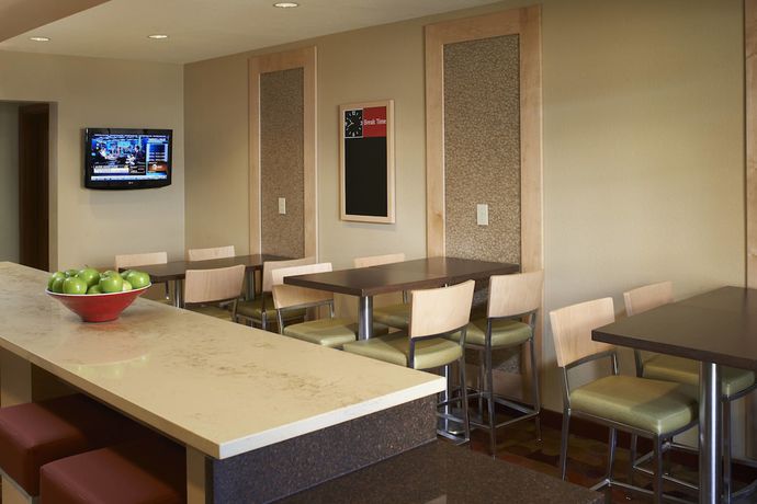 Imagen de los interiores del Hotel Sonesta Simply Suites Detroit Novi. Foto 10