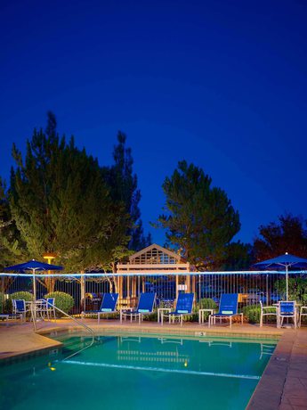 Imagen de la piscina del Hotel Sonesta Simply Suites Dublin Columbus. Foto 19