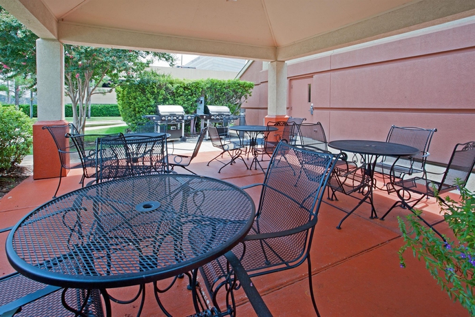 Imagen de los exteriores del Hotel Sonesta Simply Suites Houston Galleria Medical Center. Foto 9