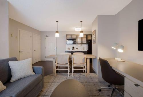 Imagen de la habitación del Hotel Sonesta Simply Suites Irvine East Foothill. Foto 16