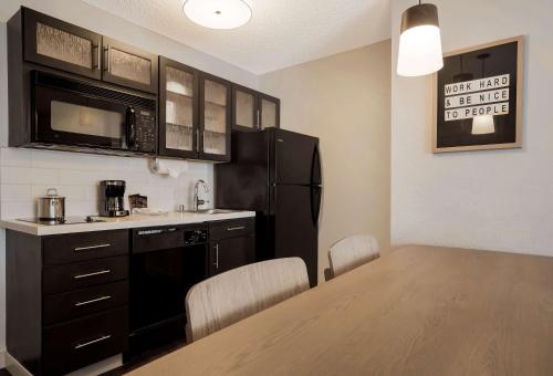 Imagen de la habitación del Hotel Sonesta Simply Suites Irvine East Foothill. Foto 17