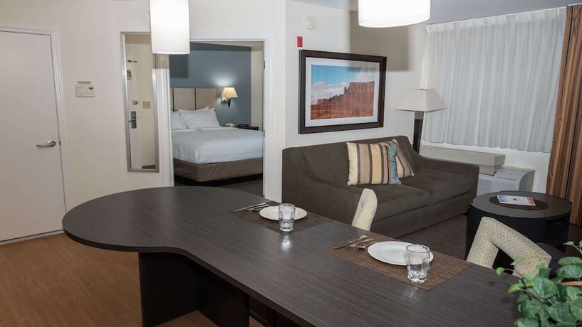 Imagen de la habitación del Hotel Sonesta Simply Suites Irvine Spectrum. Foto 5