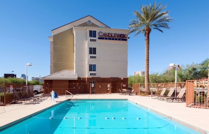 Imagen de la piscina del Hotel Sonesta Simply Suites Las Vegas Convention Center. Foto 16