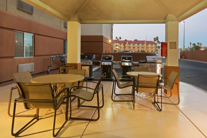 Imagen de los exteriores del Hotel Sonesta Simply Suites Las Vegas Convention Center. Foto 8