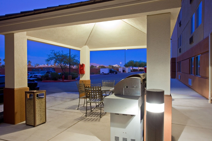 Imagen de los exteriores del Hotel Sonesta Simply Suites Las Vegas Convention Center. Foto 9