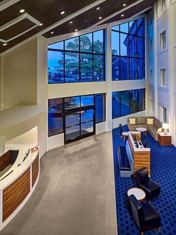 Imagen de los interiores del Hotel Sonesta Simply Suites Memphis East Poplar Pike. Foto 17