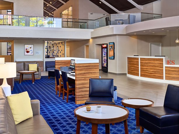 Imagen de los interiores del Hotel Sonesta Simply Suites Memphis East Poplar Pike. Foto 18