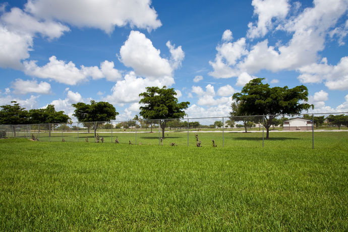 Imagen de los exteriores del Hotel Sonesta Simply Suites Miami Airport Doral. Foto 10