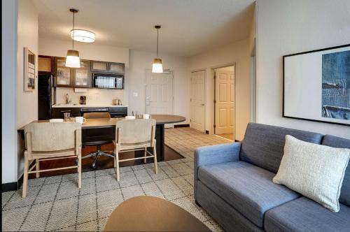 Imagen de la habitación del Hotel Sonesta Simply Suites Miami Airport Doral. Foto 12