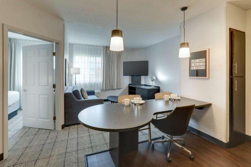 Imagen de la habitación del Hotel Sonesta Simply Suites Miami Airport Doral. Foto 13