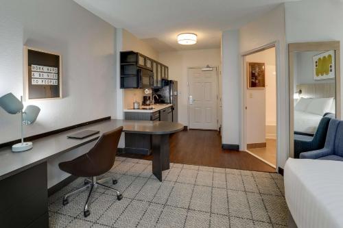 Imagen de la habitación del Hotel Sonesta Simply Suites Miami Airport Doral. Foto 14