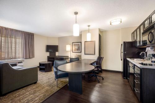 Imagen de la habitación del Hotel Sonesta Simply Suites Parsippany Morris Plains. Foto 16