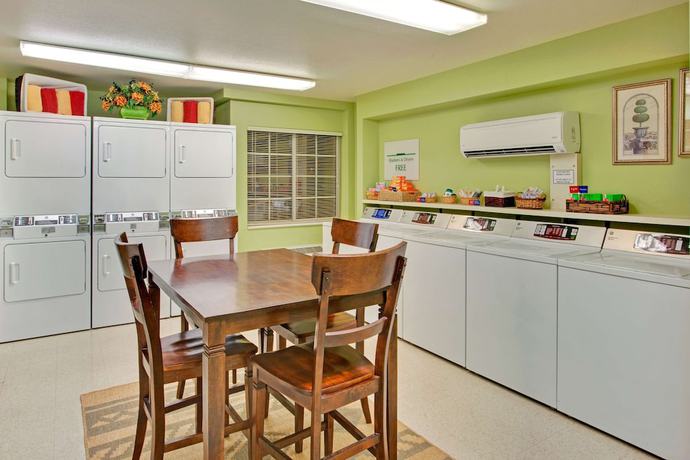 Imagen de los interiores del Hotel Sonesta Simply Suites Phoenix Tempe. Foto 15