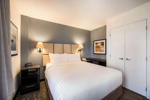 Imagen de la habitación del Hotel Sonesta Simply Suites Pittsburgh Airport. Foto 20