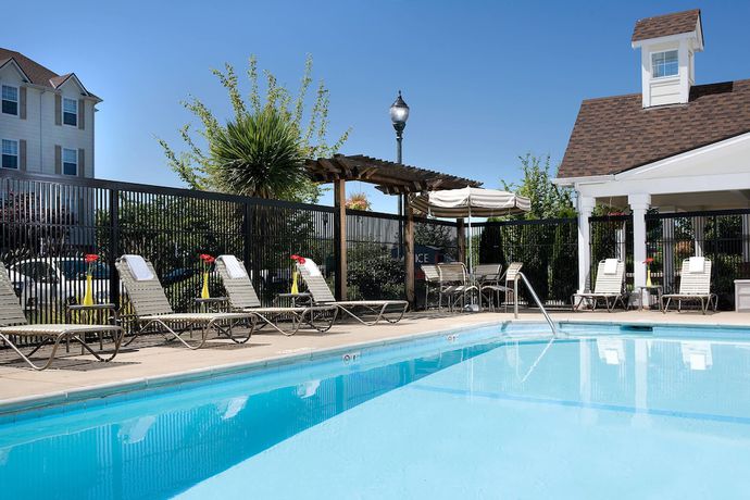 Imagen de la piscina del Hotel Sonesta Simply Suites Seattle Renton. Foto 20