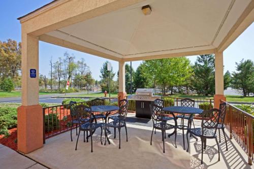 Imagen general del Hotel Sonesta Simply Suites Somerset. Foto 11