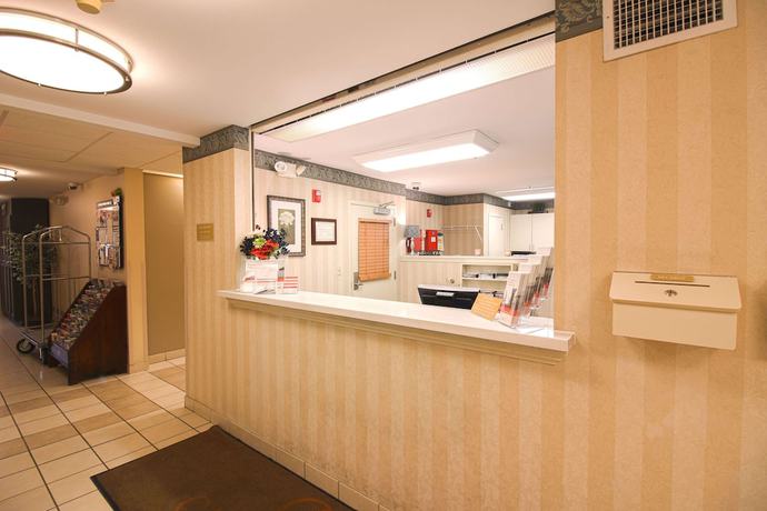 Imagen de los interiores del Hotel Sonesta Simply Suites St Louis Earth Cty. Foto 15