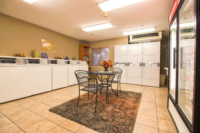 Imagen de los interiores del Hotel Sonesta Simply Suites St Louis Earth Cty. Foto 18